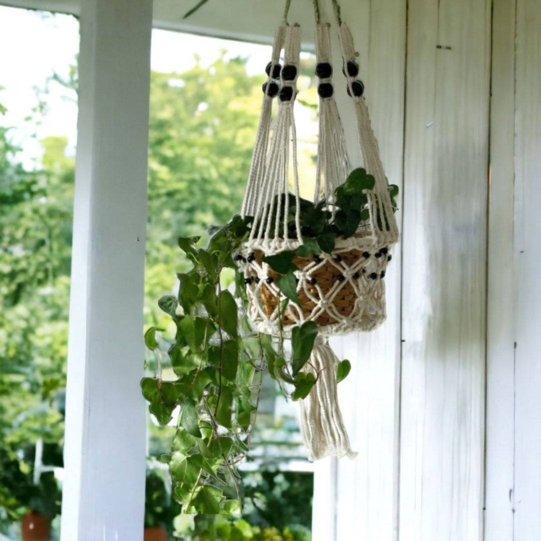 Suport plante suspendabil, din macrame, cu margele